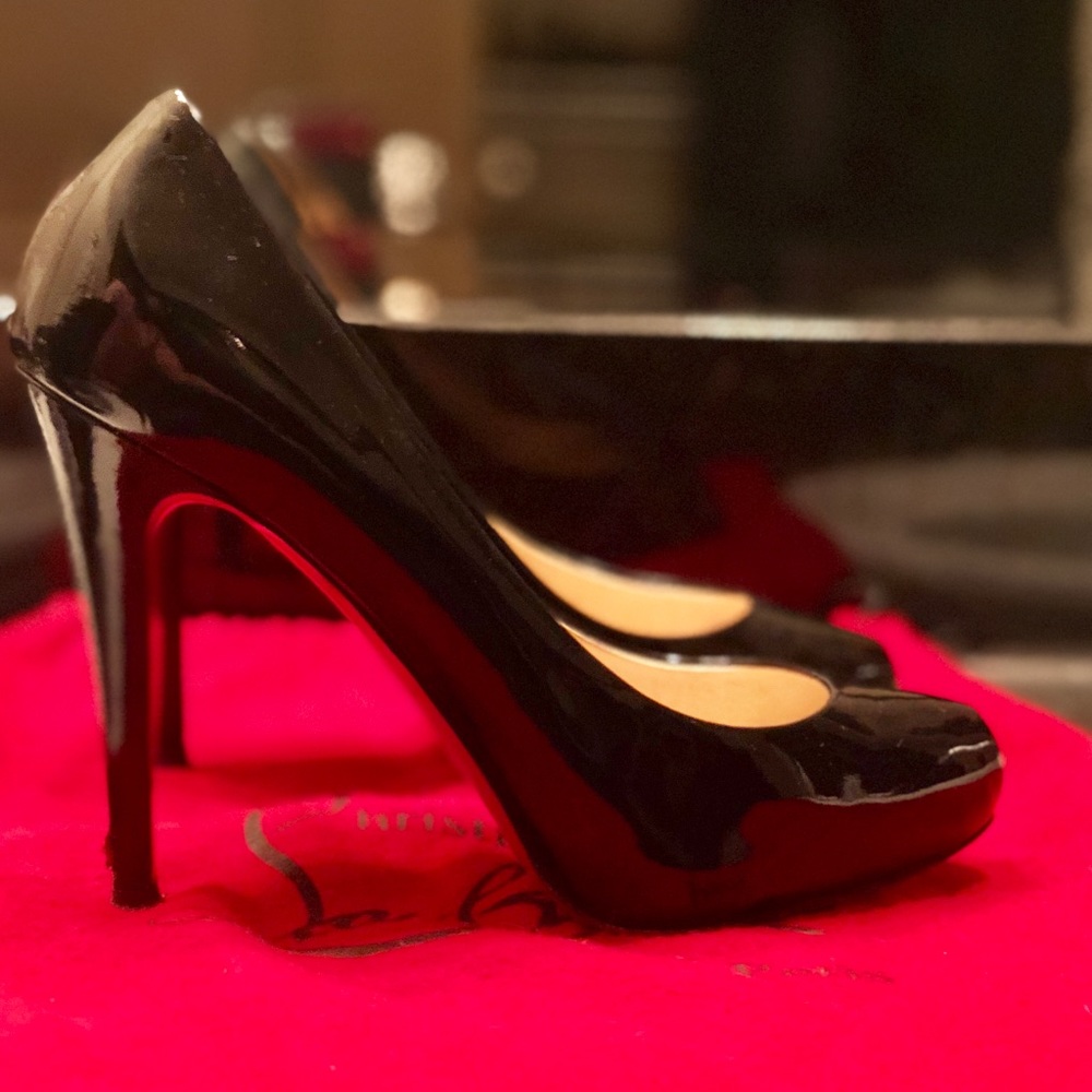 100% Authentic Christian Louboutin Pumps